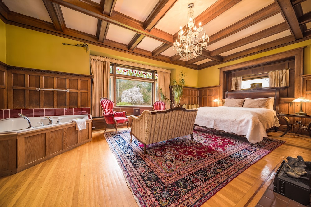 Oak, Windsor, Deluxe, Queen Bed