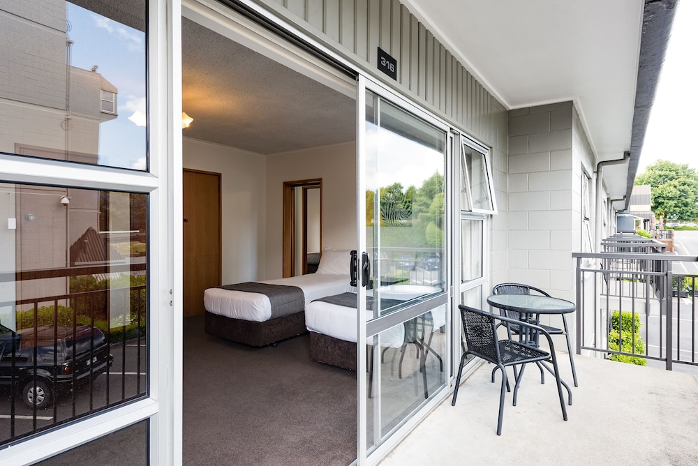 Heartland Ambassador Hotel Hamilton 49/49