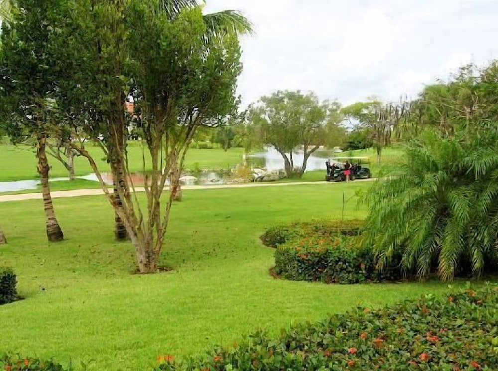 The Golf Suites 25/37