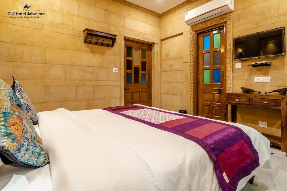 Gaji Hotel 28/64