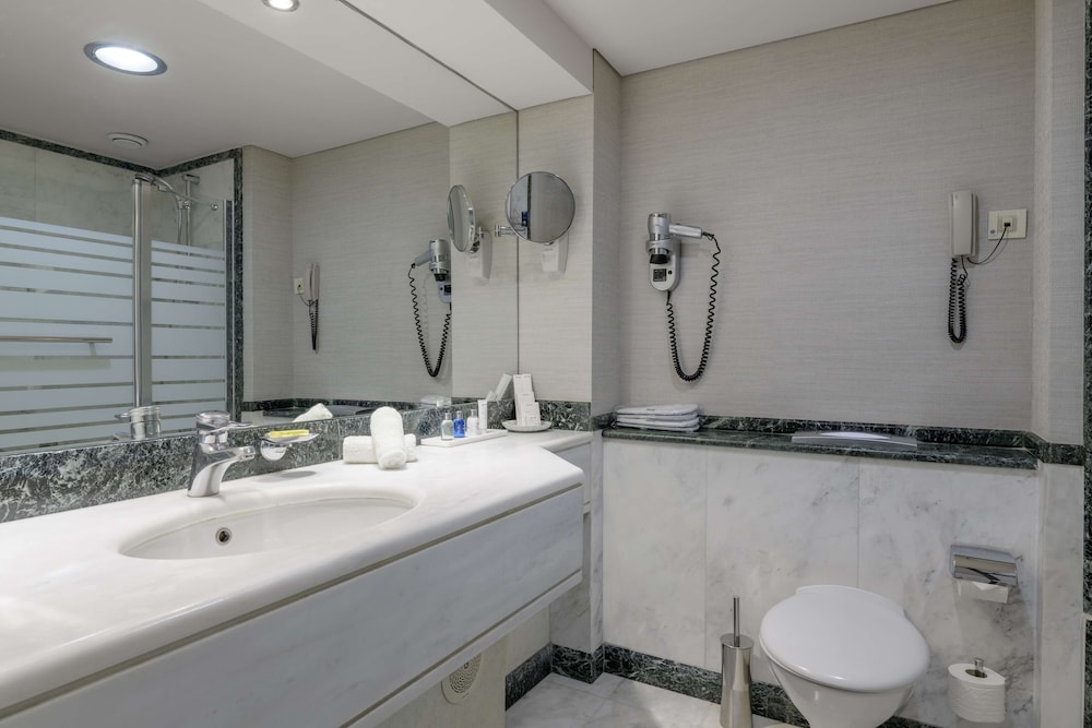 Radisson Blu Park Hotel 69/71