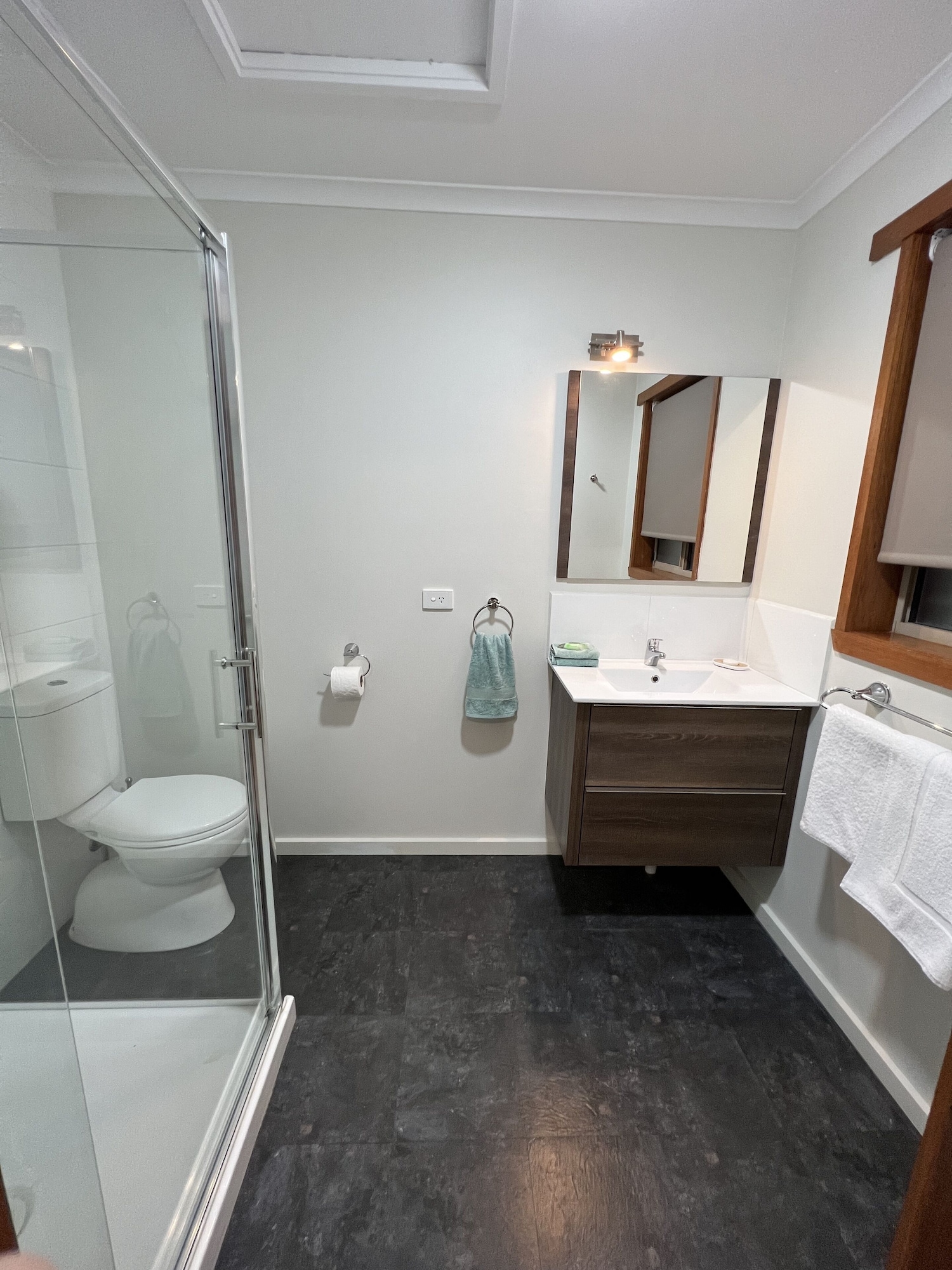 شقة بسرير كوين وسريرين منفصلين بغرفتي نوم بمطبخ، Greenways Holiday Units 4/4