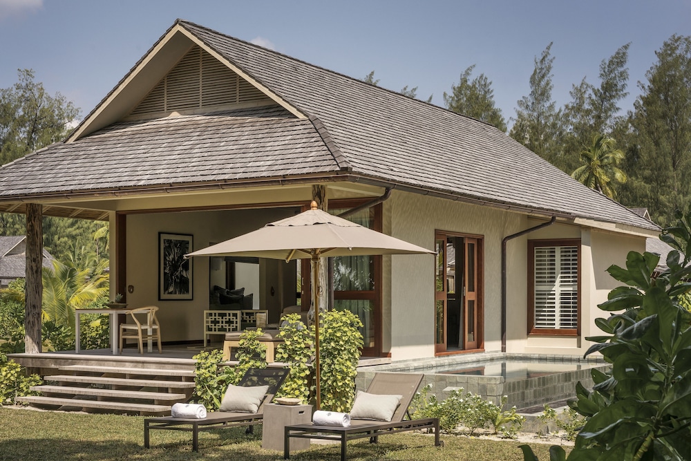 FOUR SEASONS RESORT SEYCHELLES AT DESROCHES ISLAND 3/58