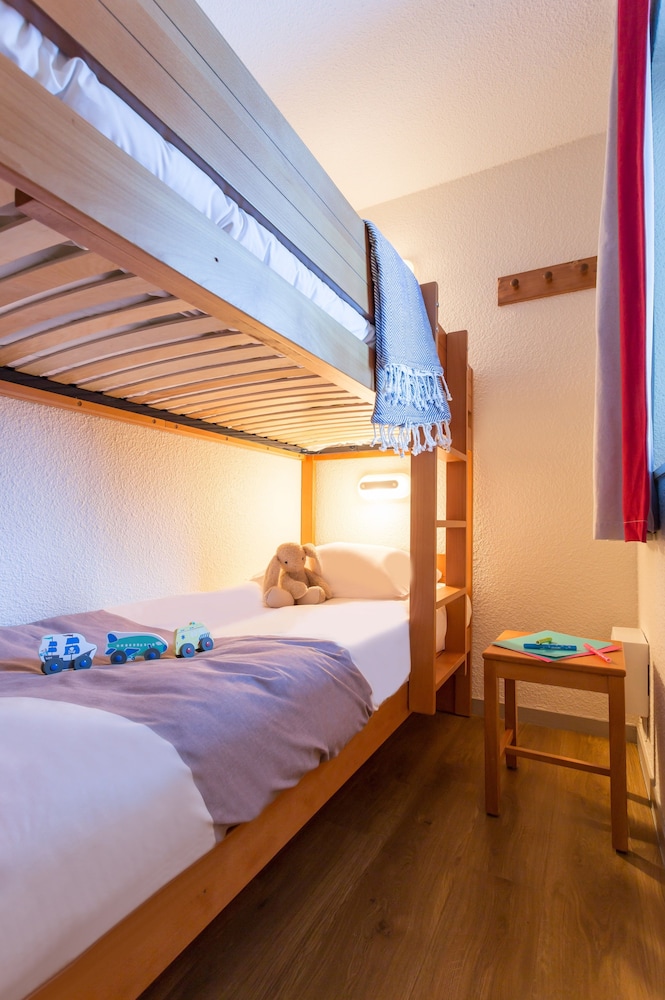 Studio, Bunk Bed, 2 Sofa