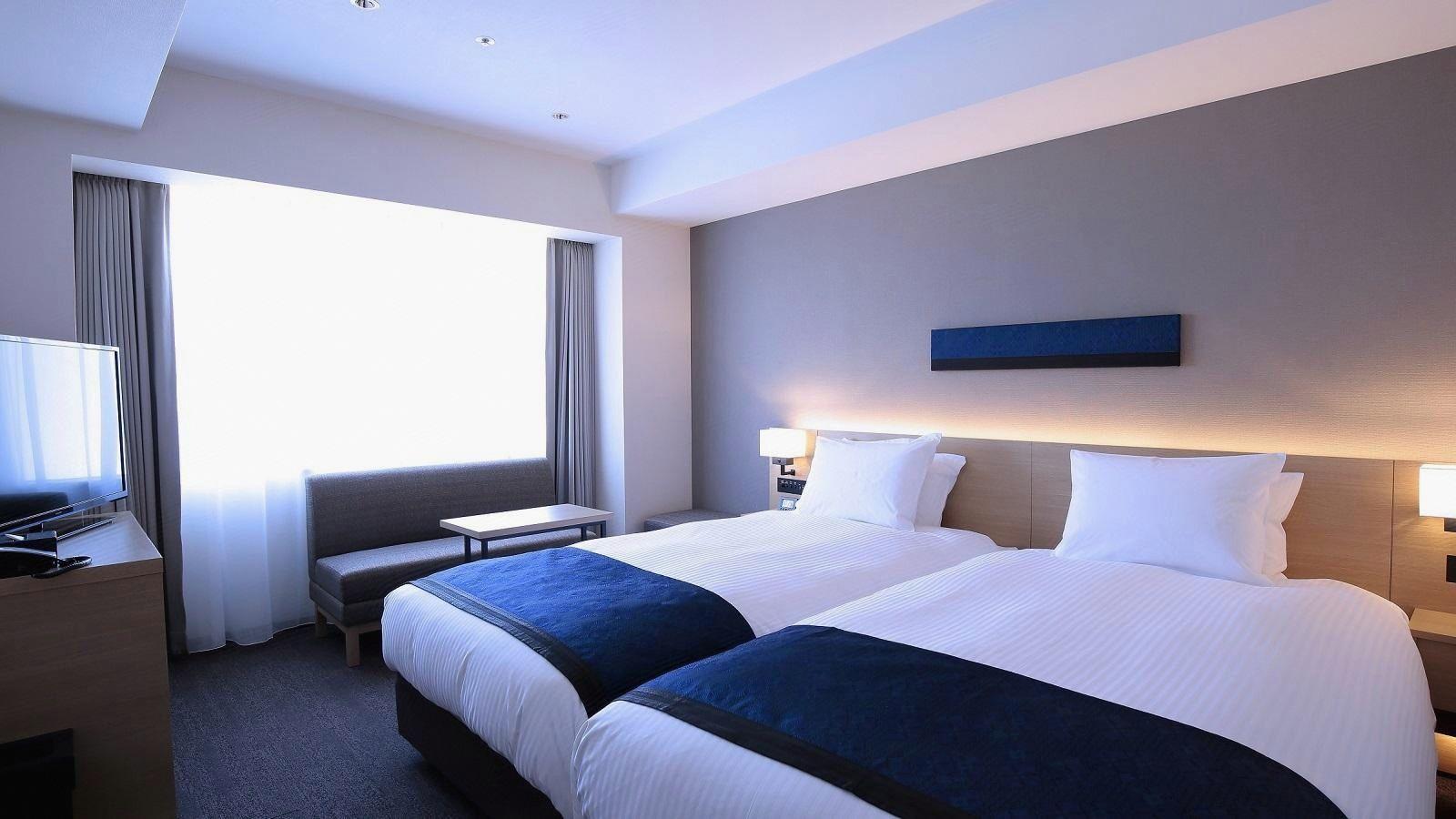 Hollywood, Superior, Twin Beds
