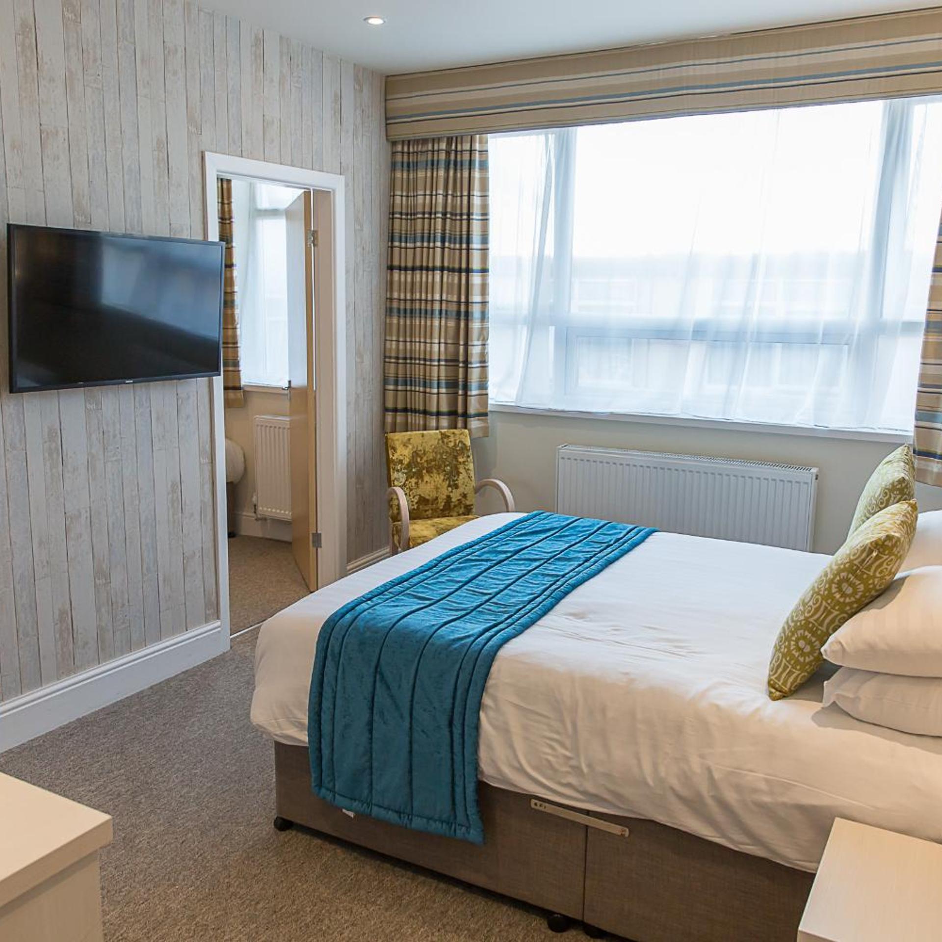Connecting, Family, St. Ives Hotel 3/7