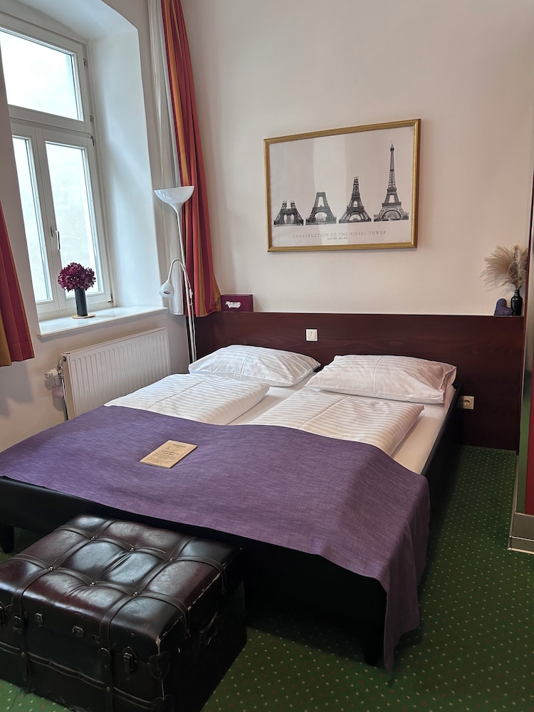 Pension Stadthalle 24/67