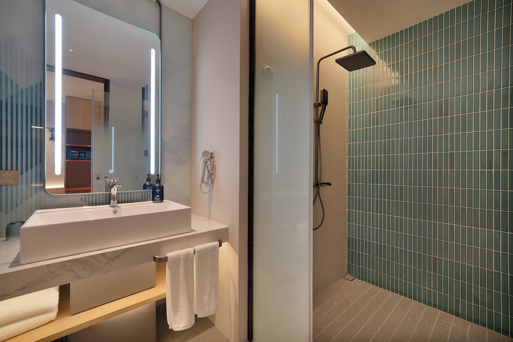YiWu Zhonglian Kaixin Hotel 75/75
