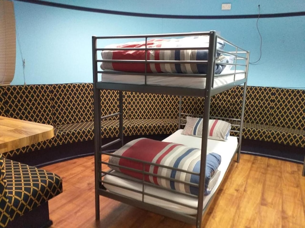 The Queens Hostel 5/21