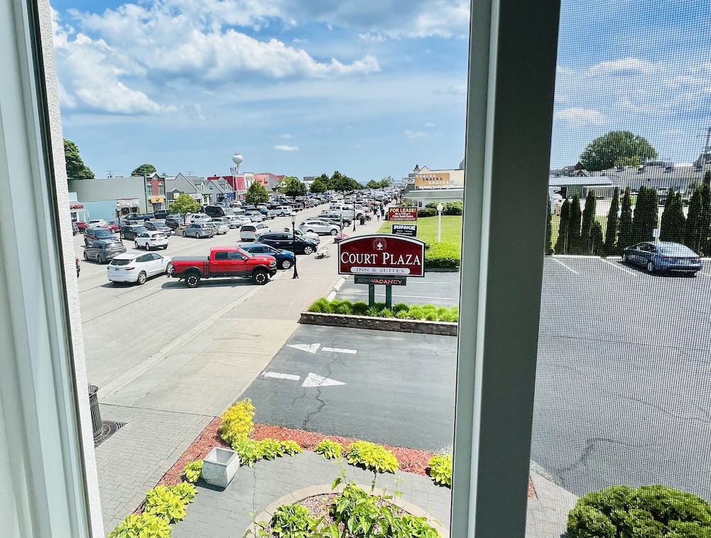 Court Plaza Inn & Suites 60/64