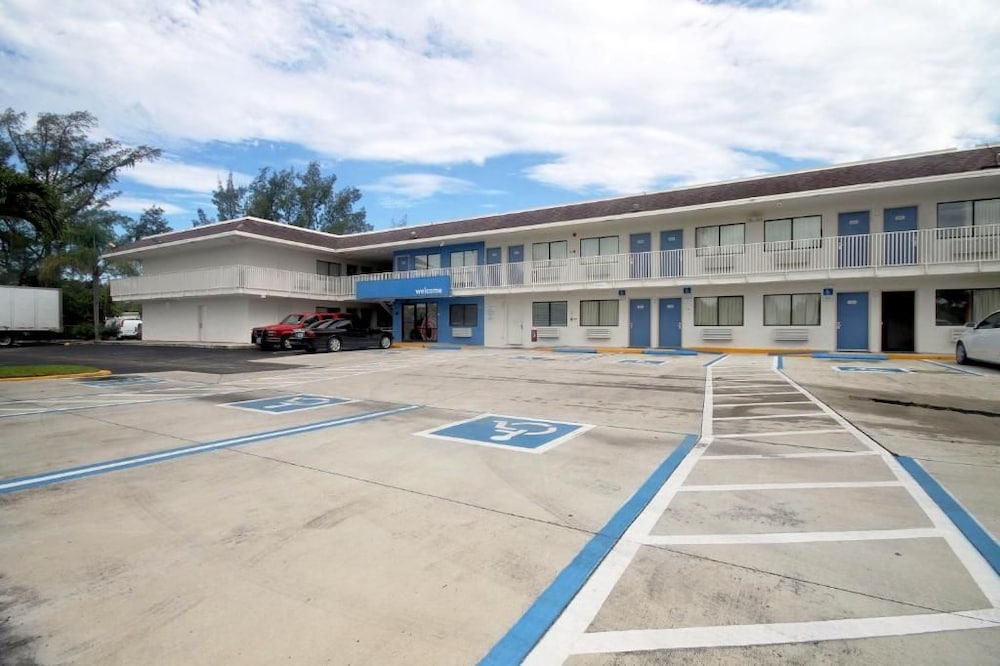 Motel6 Dania Beach, FL 46/59