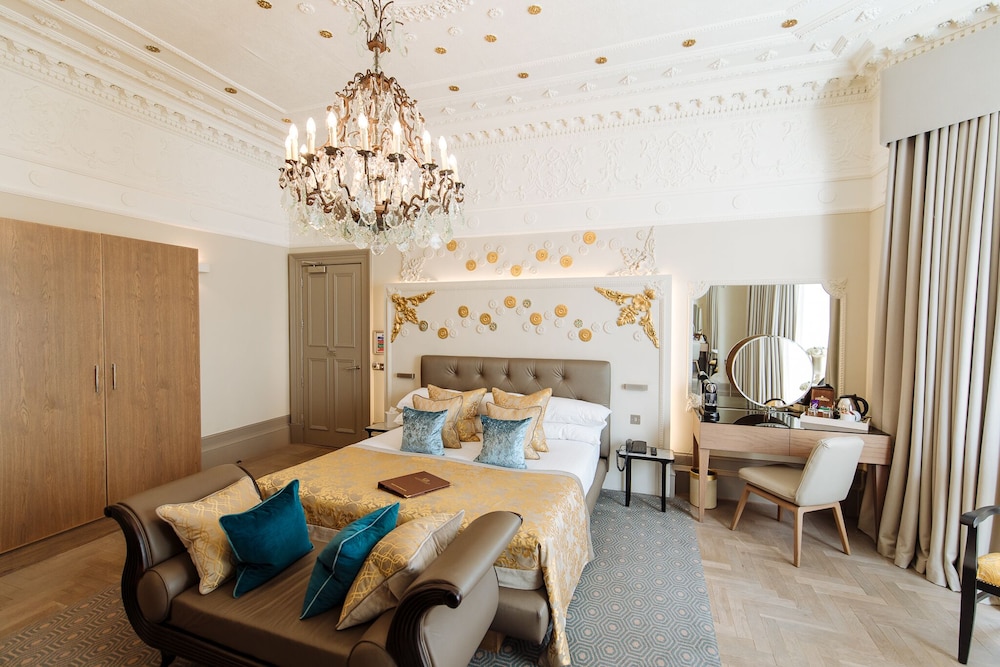 Lynnhurst Hotel 42/51