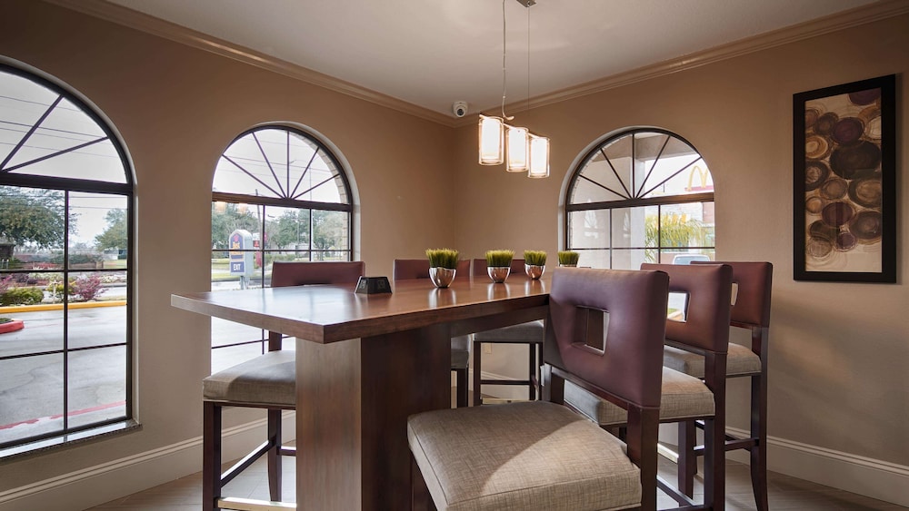Surestay Hotel By Best Western Deer Park 22/31