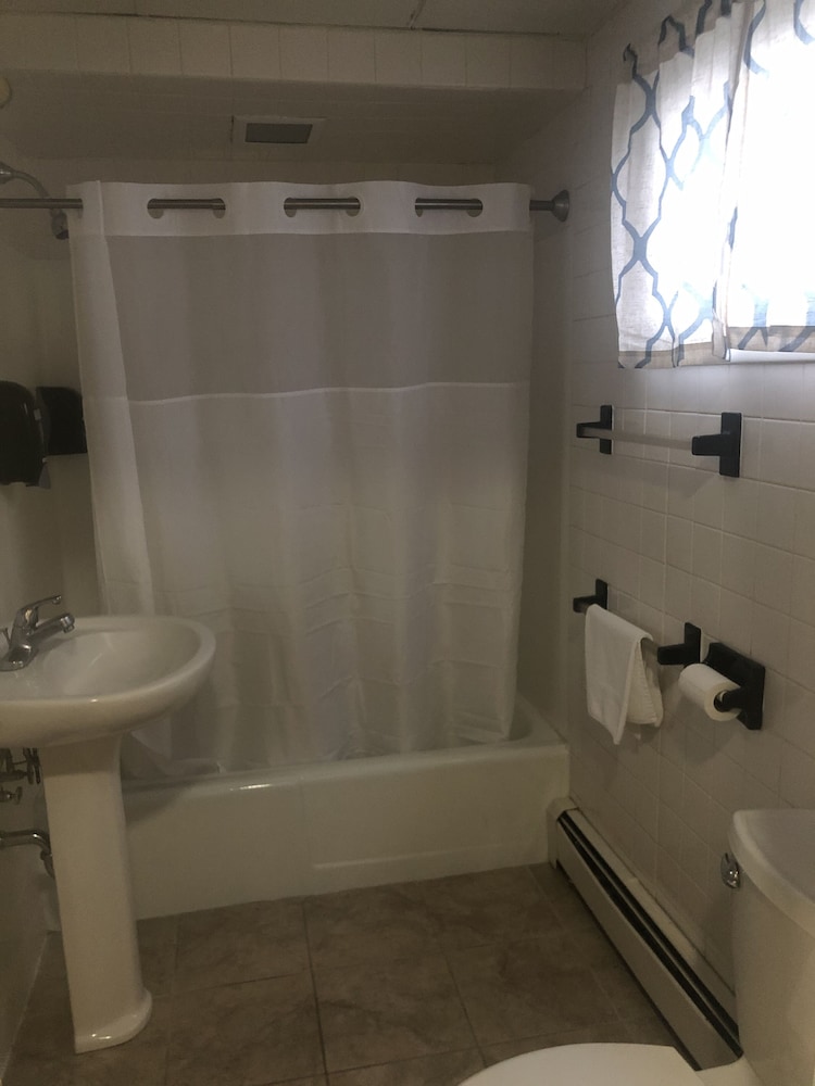 Brewer Motor Inn 20/25