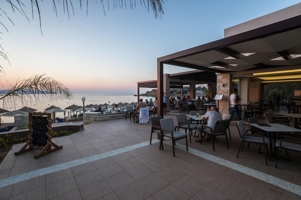 Golden Bay Suites 44/67