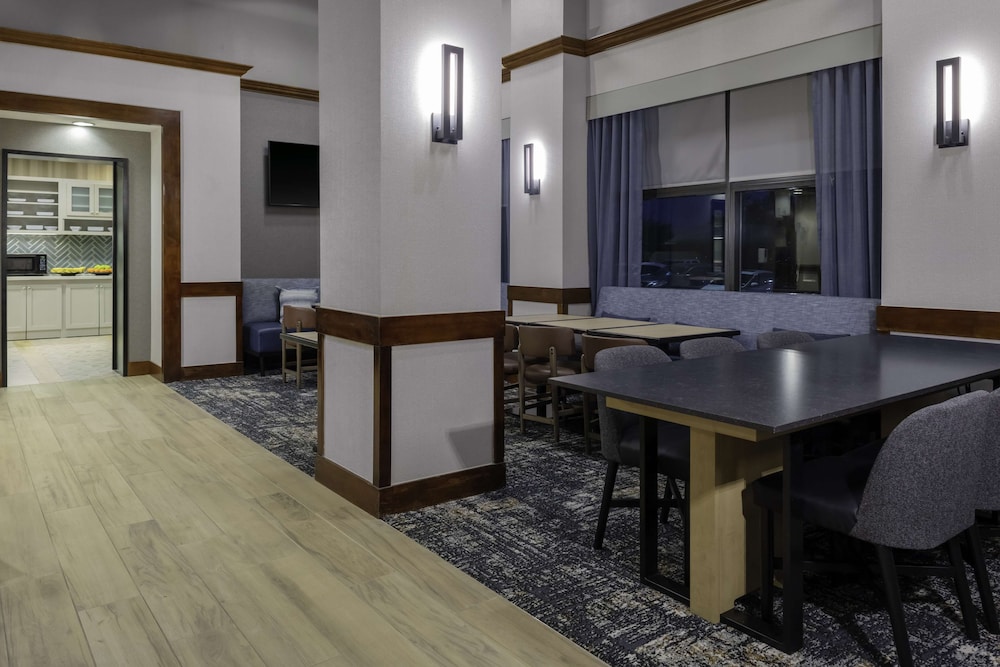 Hyatt Place Dallas/Arlington 54/59