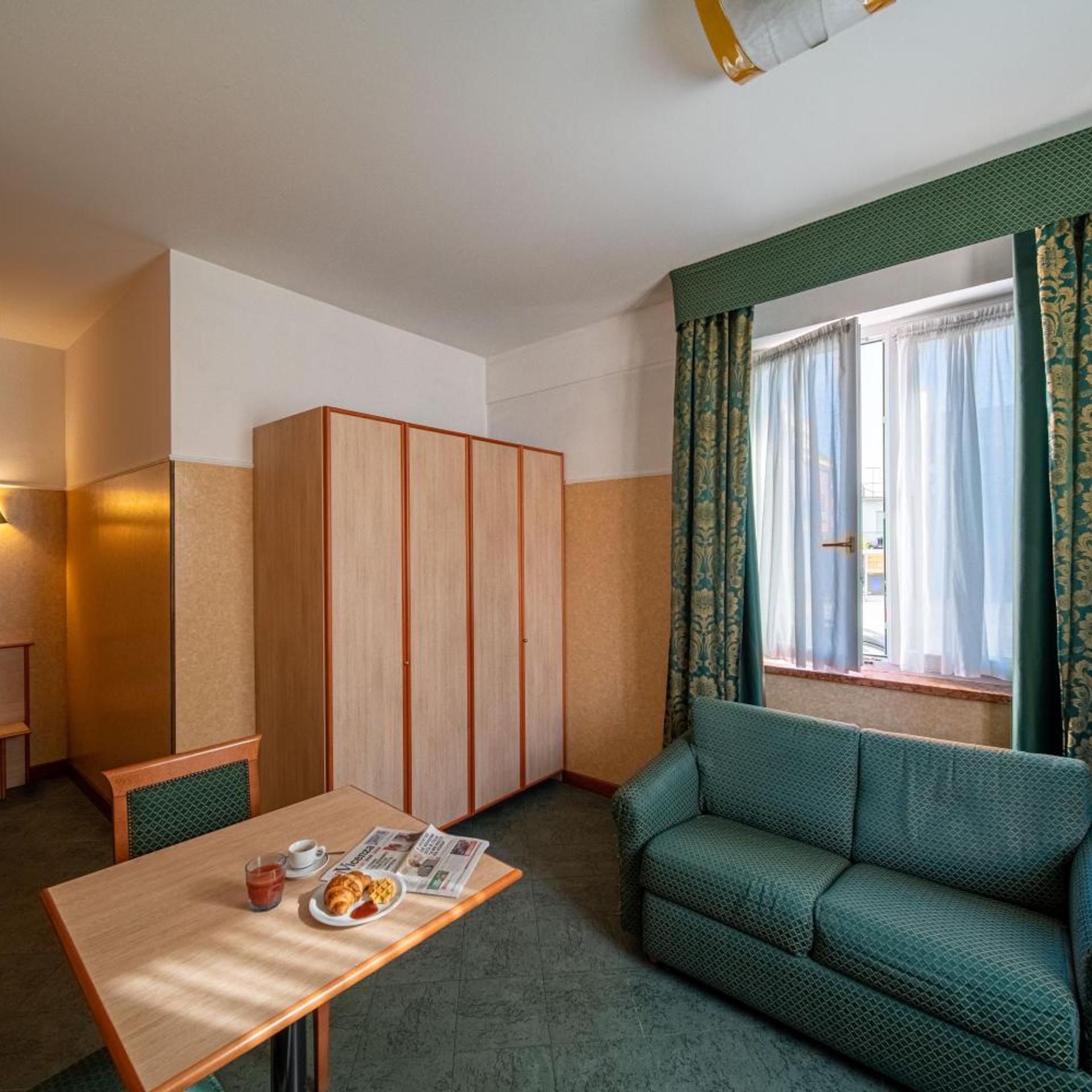 Hotel Mary 34/50