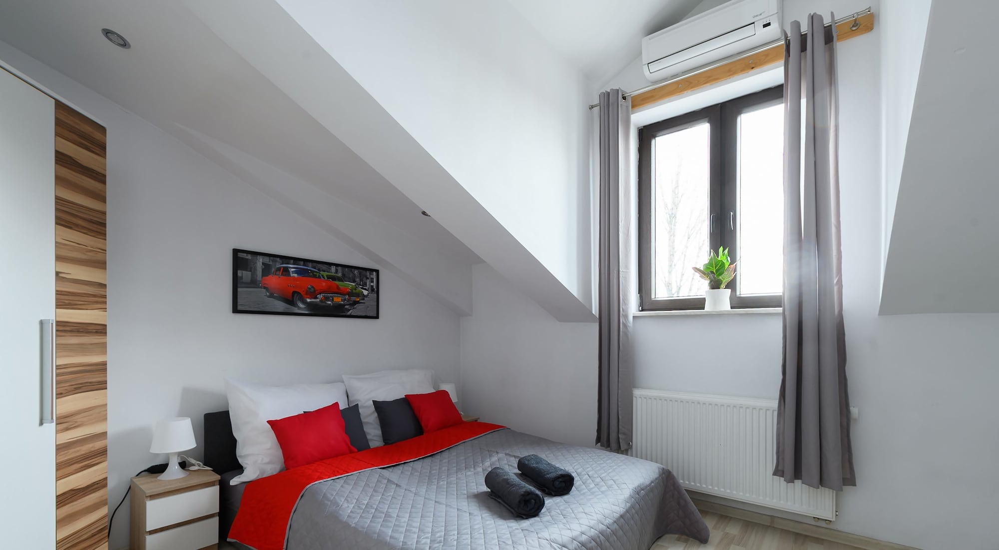 STUDIO, QUEEN BED