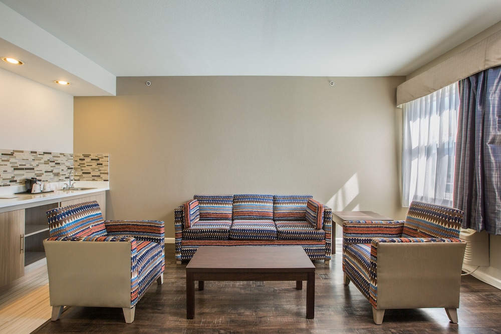 Baymont By Wyndham Albuquerque Airport 46/66