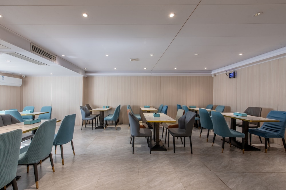 Pazhou XANA Deluxe International Hotel (Changgang Subway Metro Station Branch) 40/50
