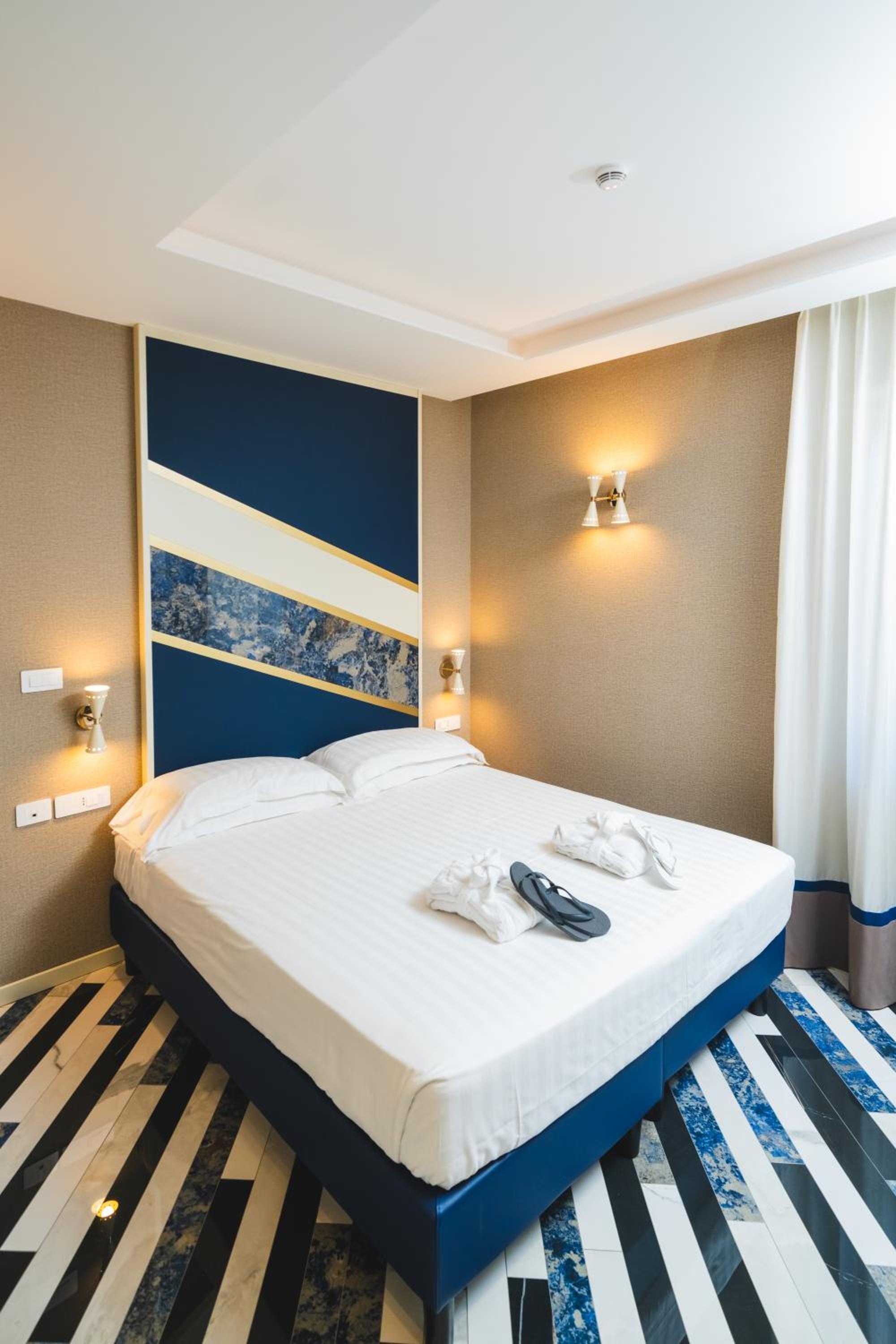 Standard, King Bed