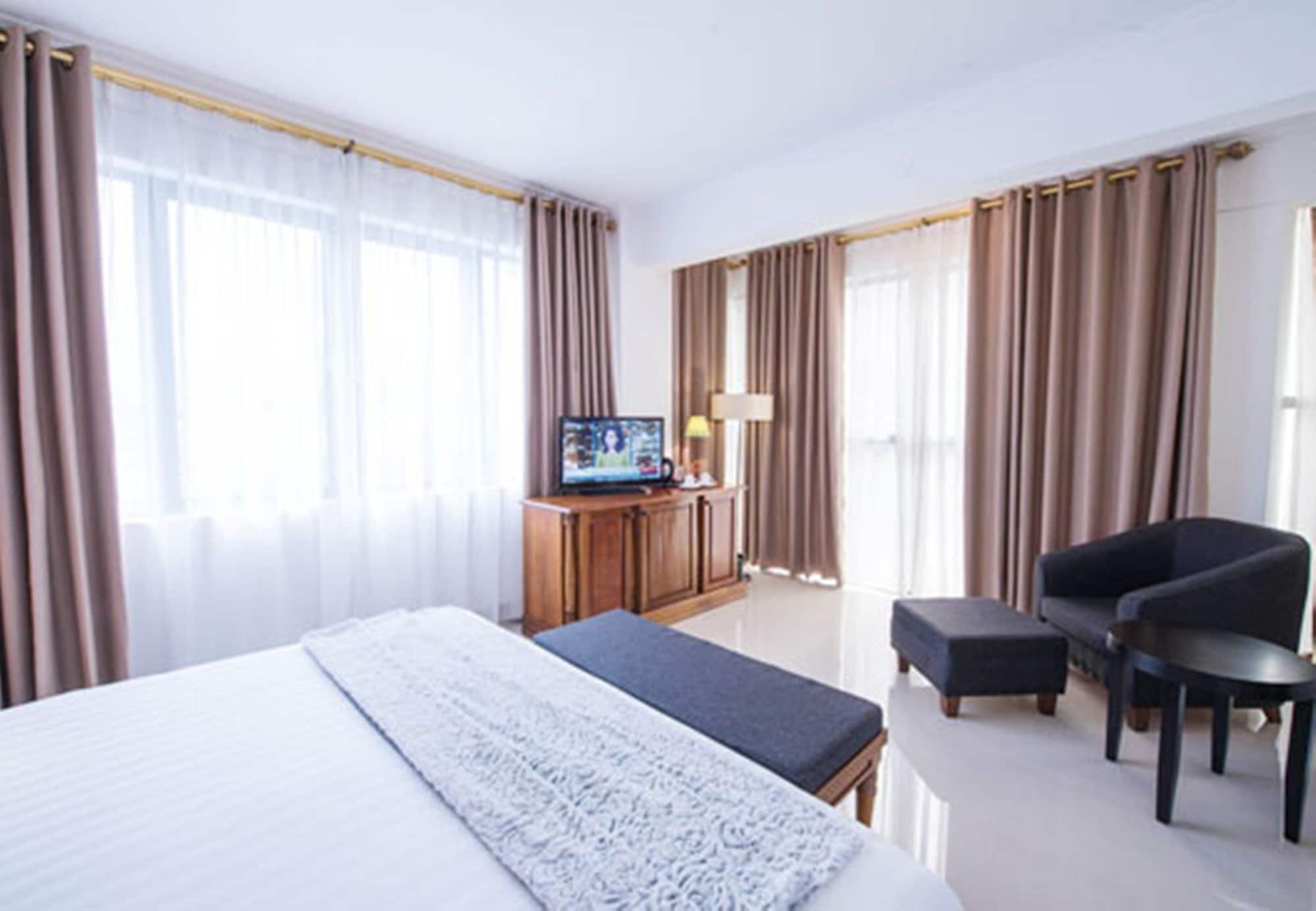 غرفة سوبيريور بسرير كينج، Palms Hotel 2/2