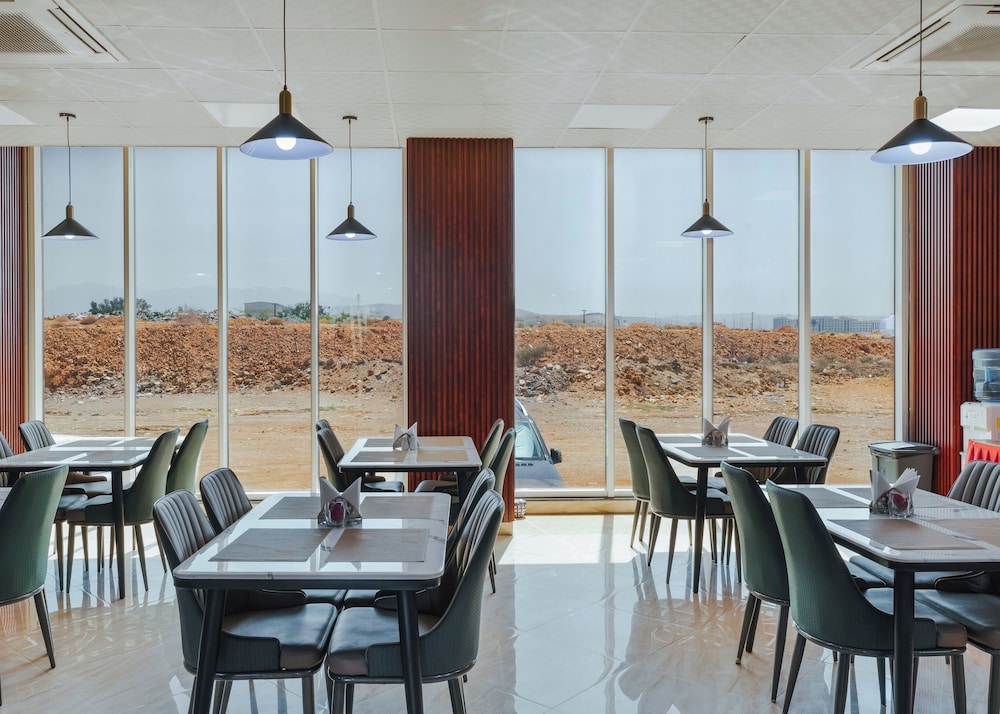 Muscat Hills Hotel 44/63