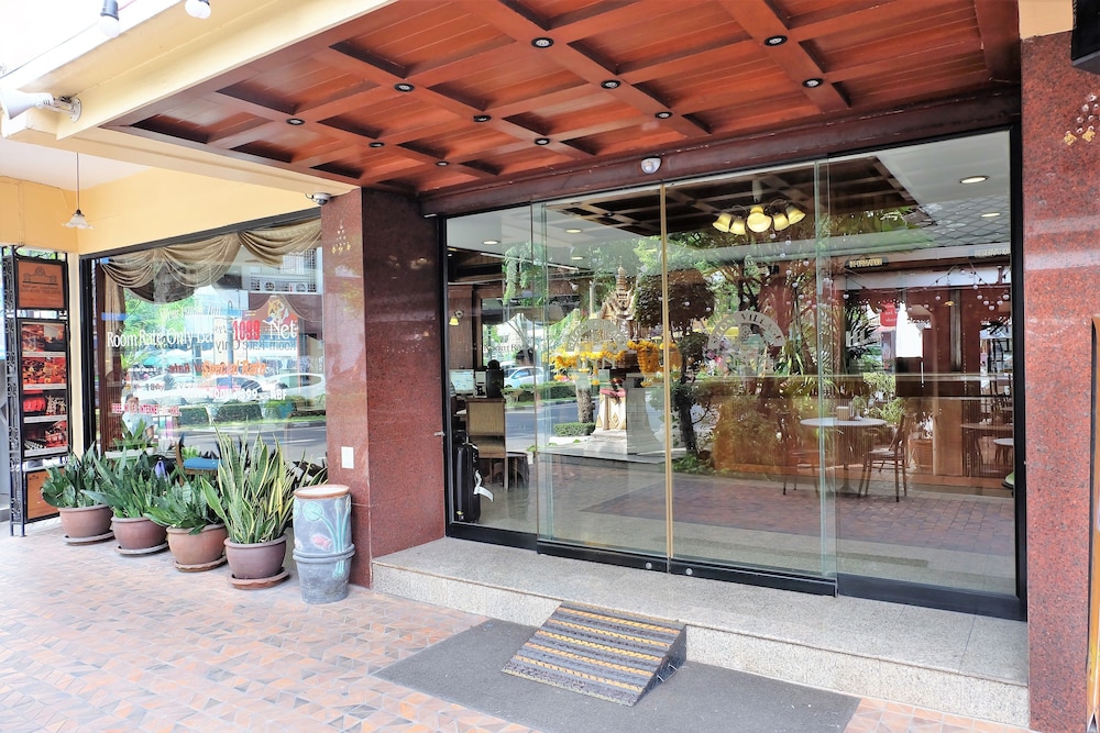 Silom Village Inn 7/32