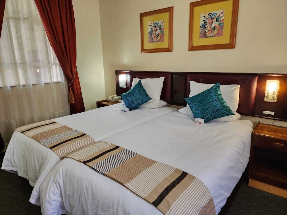 Royal Hotel Ladysmith 6/41