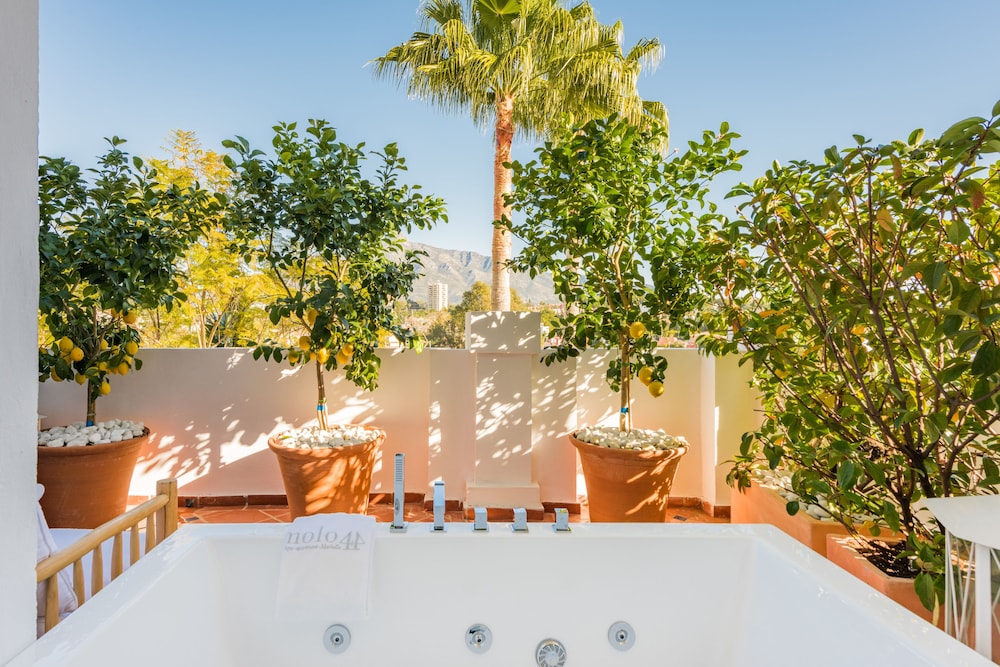 Molo 44 Suites Puerto Banus 75/85