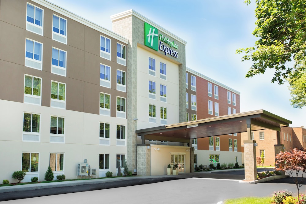 HOLIDAY INN EXPRESS CHELMSFORD 62/65