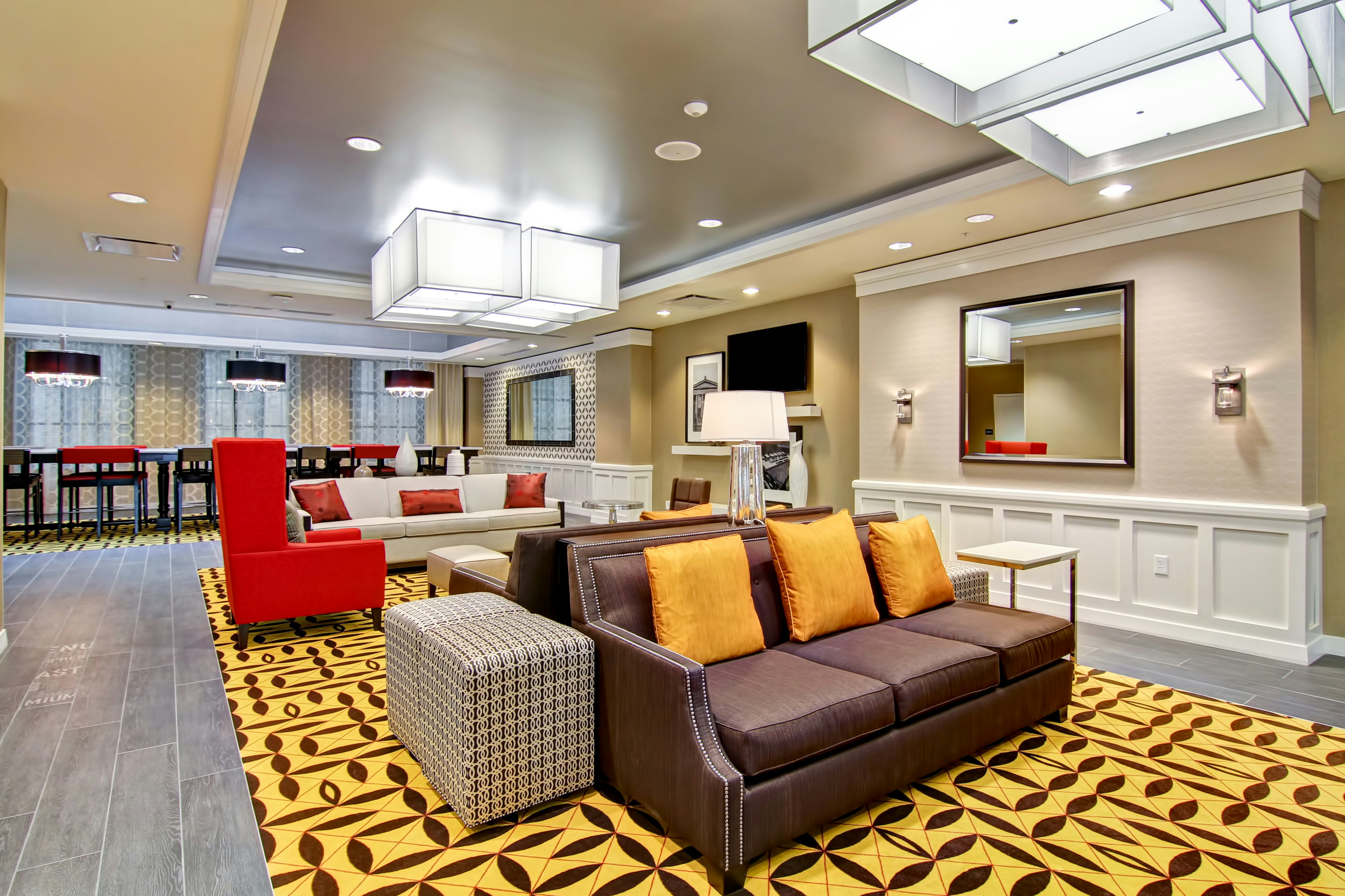 Hampton Inn Suites Cincinnati Downtown 39/72