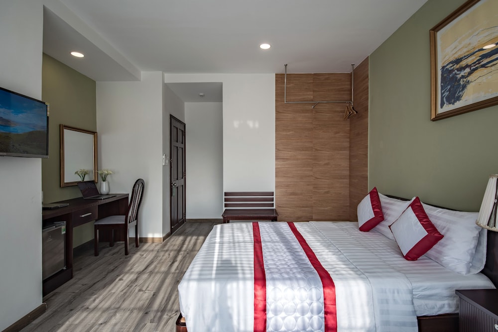DELUXE, DOUBLE BED