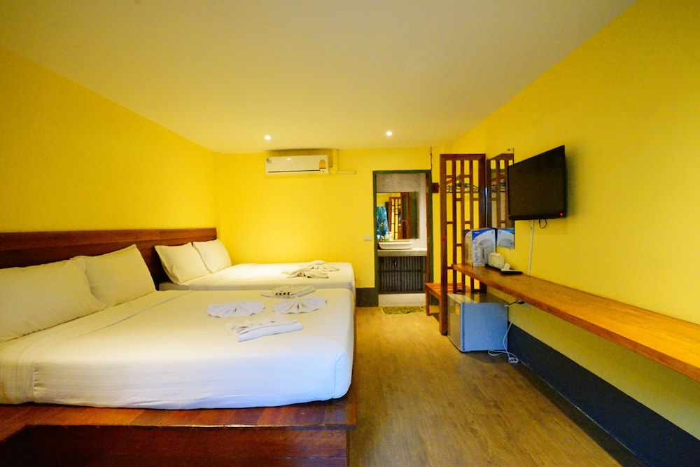 Apple Beachfront Resort 11/69