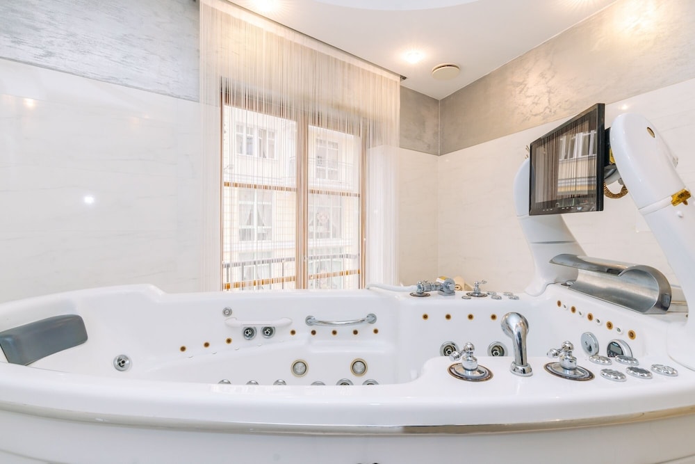 Wellness And Spa Hotel Ambiente 61/63