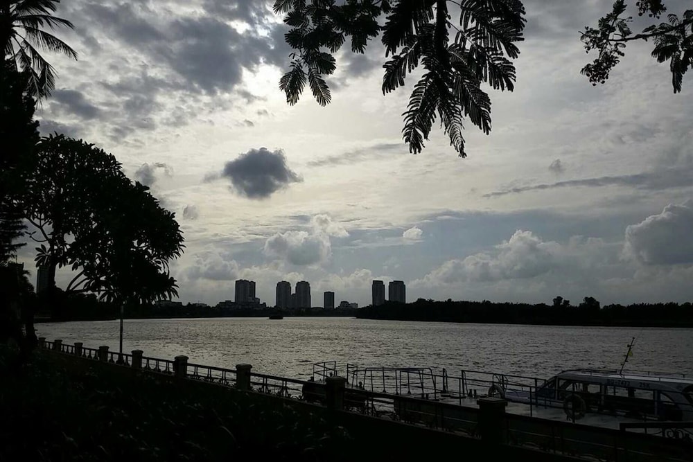 Riverside Serviced Apartments 58/72