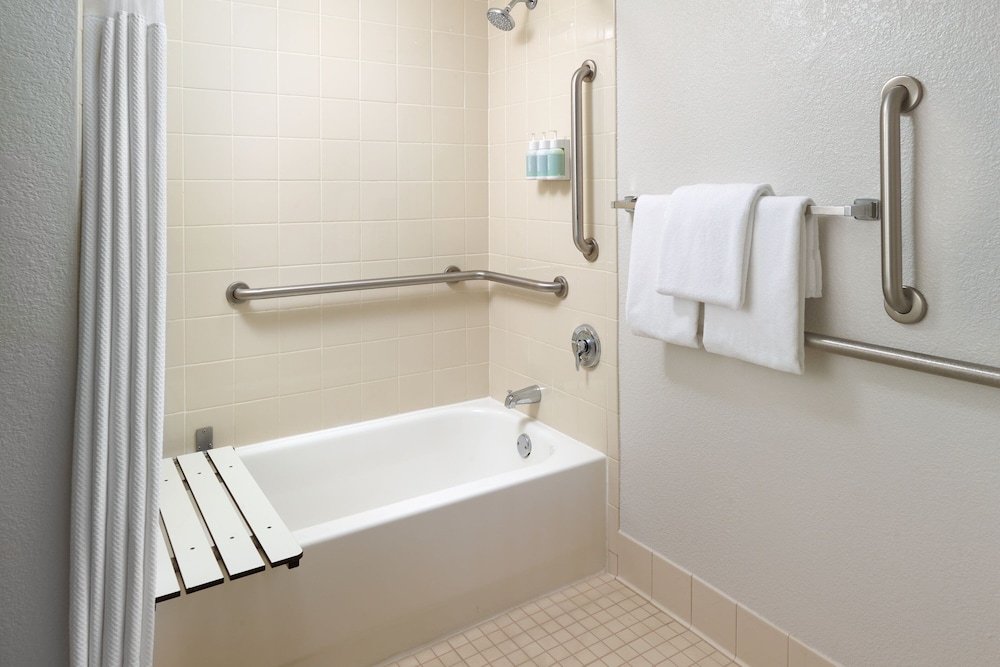 غرفة بسريرين مزدوجين لذوي الإعاقة، Courtyard by Marriott Orlando International Drive/Convention Center 3/3