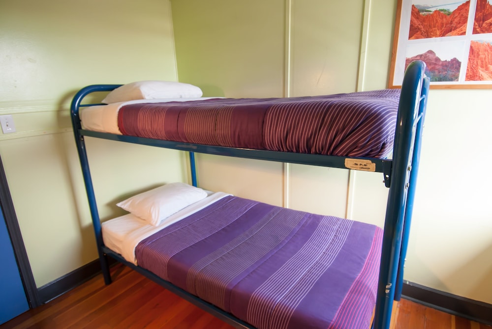 Ocean Island Inn Backpackers Suites Hostel 13/79