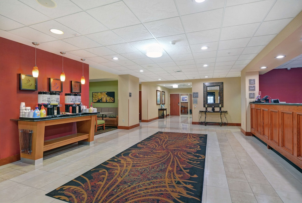 Hampton Inn Fayetteville 14/73