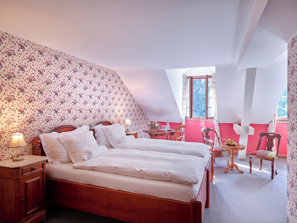 Deluxe, King Bed, Waterfall View