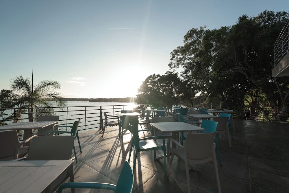 Cristalino Lagoon Front Hotel, Restaurant & Spa 82/94