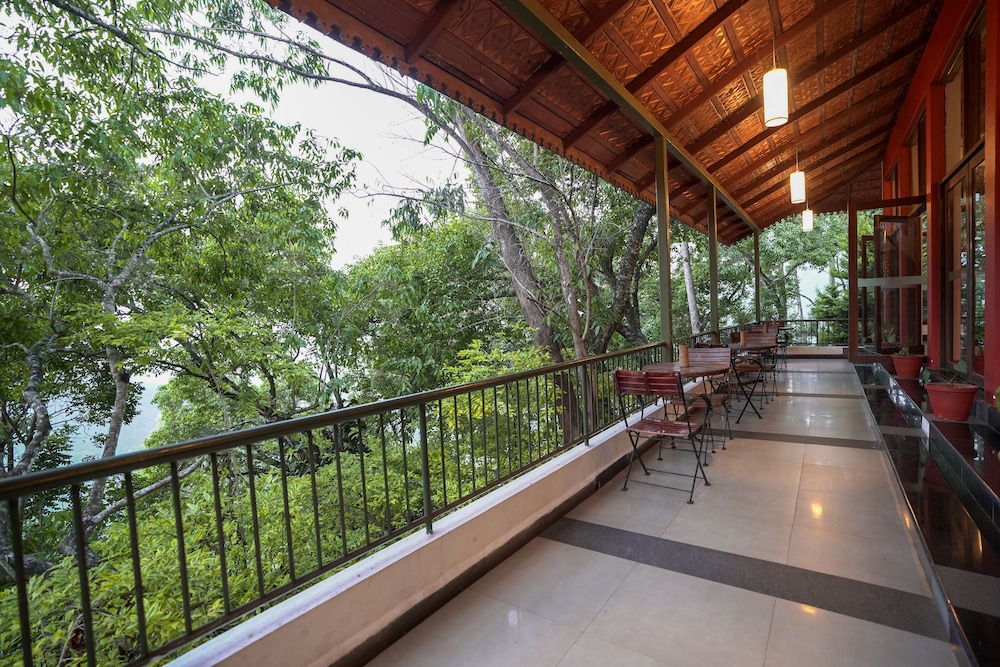 Tea Valley Resort 62/66