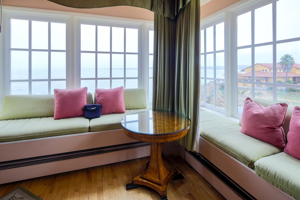 Spindrift Inn 34/39