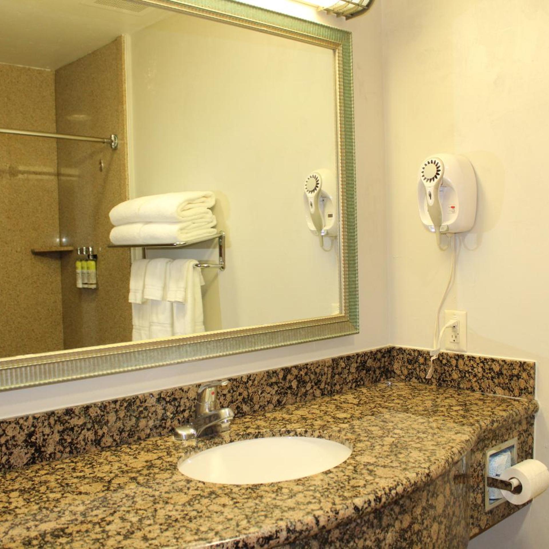 جناح، Holiday Inn Express Hotel Suites Tucson Mall 5/10