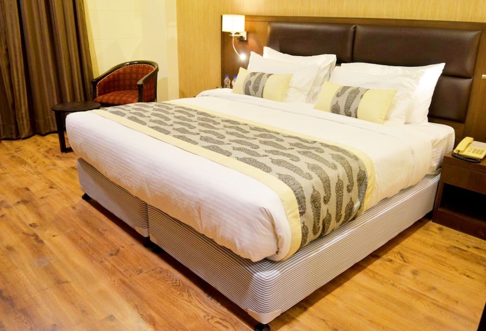 Gen X Casaya Inn Hotel Lucknow 6/20