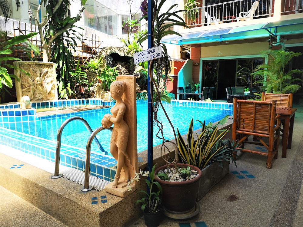 SEVEN SEAS HOTEL 63/64