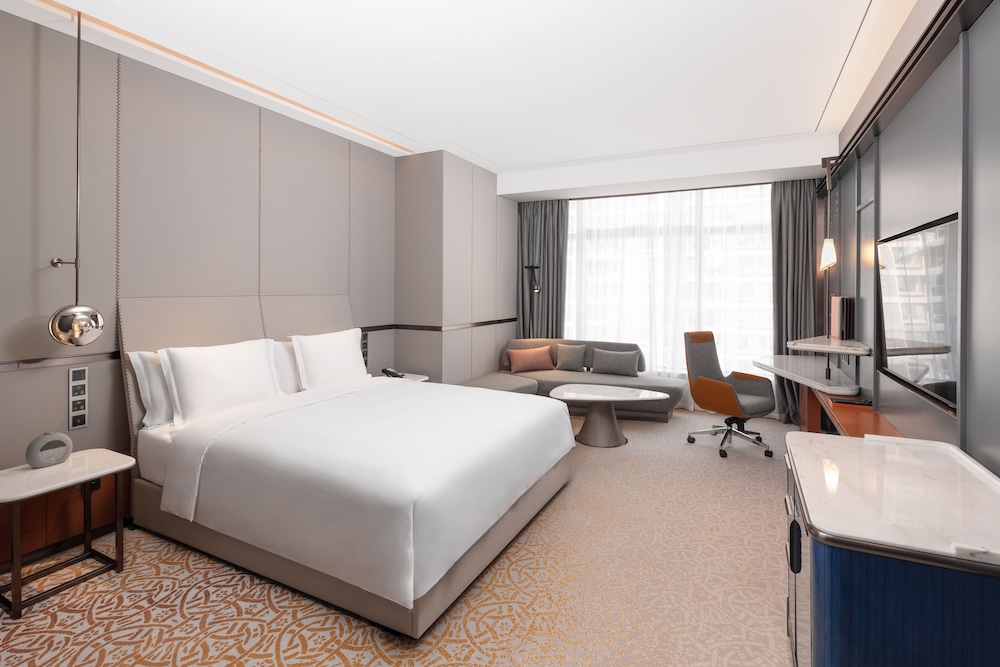Crowne Plaza Qingdao Jinshui 23/84