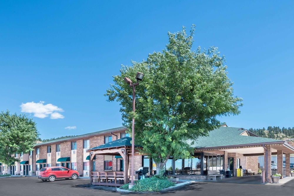 Days Inn by Wyndham Spearfish 1/38