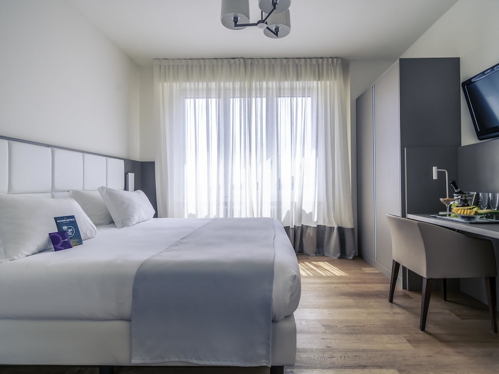 MERCURE MILANO SOLARI 17/75