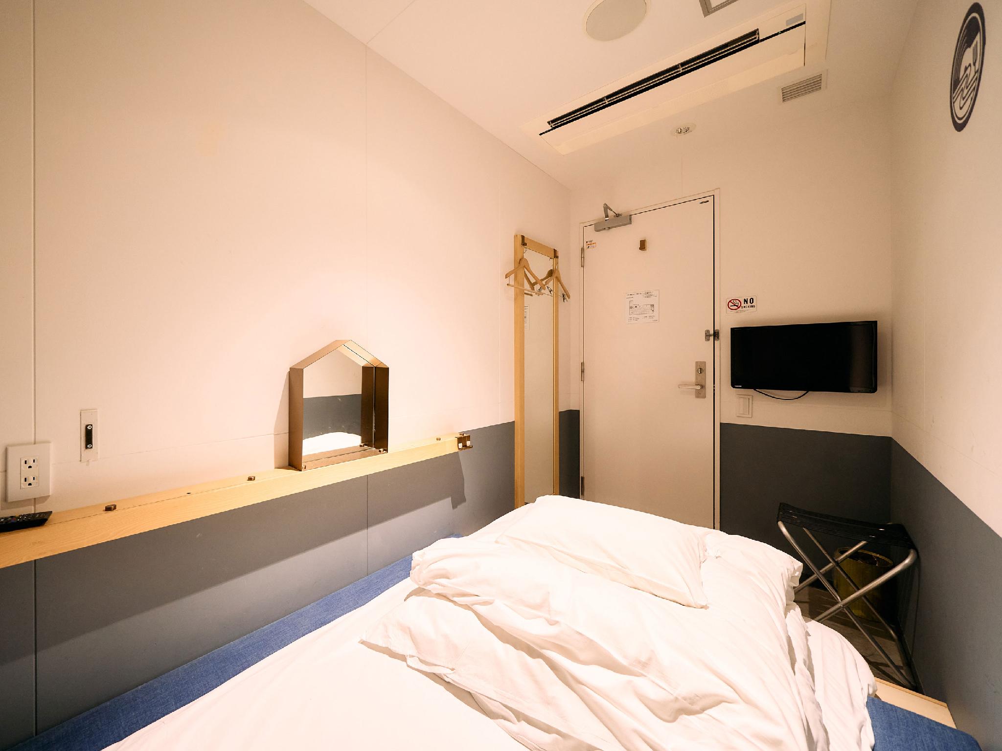 Male Dorm, Single